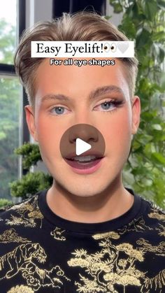 Trevor Barrett | The easiest way to give yourself an Eyelift! Hooded Eye Tips are always my most requested, so bumping up this video! (Repost of one of my... | Instagram Aging Makeup, Makeup Over 50, Anti Aging Makeup, Makeup Tutorial Eyeliner, Eye Lift, Smink Inspiration, Hooded Eyes, Eye Shapes, Eye Makeup Tutorial