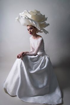 Glass Makeup, Kentucky Derby Wedding, Angel Wings Costume, Derby Wedding, Giant Roses, Rose Hat, Bridal Fascinator, Couture Hats, Paper Peonies