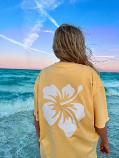 HIBISCUS FLOWER TOWEL EMBROIDER TEE - Sunkissedcoconut Beachy Outfits Aesthetic, Modesty Journey, Luxury Paints, T Shirt Oversize, Embroidered Tee, Cute Preppy Outfits, Hibiscus Flower, Summer Tee, Hibiscus Flowers