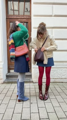 Nanda (@nanda_schwarz) • Instagram photos and videos Vintage French Aesthetic Outfits, Twee Outfits Zoey Deschanel, Danish Women Style, Finnish Style Fashion, British Winter Fashion, Very Colorful Outfits, Colorful Boots Outfit, Winter Outfits Canada Cold, Long Dress Autumn Outfit