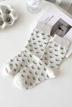 $1.95 White Bow Knots Ribbed Edge Crew Socks Wholesale Xmas Wishes, Stylish Socks, Cute Leggings, Tie Design, White Bow, Subtle Textures, Black Ribbon, Black Bow, Black Style