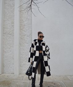 Winter Style Guide, Lauren Elizabeth, Outfit Inspiration Women, Statement Coat, Trends 2022, Outfit Inspo Fall, Fashion Fits, Winter Fashion Outfits, Favorite Products