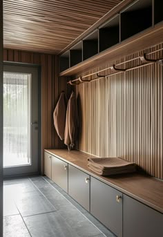 Calm inducing Japandi hallway inspirations for a serene home environment Japandi Hallway, Hallway Design Ideas, Minimalist Japandi, Mudroom Entryway, Hallway Inspiration, Japanese Minimalism, Mudroom Design, Minimalist Kitchen Design