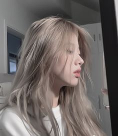 Natural Blonde Long Hair, Milk Tea Ash Hair Color, Medium Hair Korean, Korean Hairstyle Medium, Ash Beige Blonde, Hairstyle Medium Hair, Long Hair Korean, Short Hair Korean, Korean Hairstyle Long