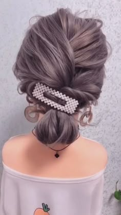 Skaters Dress, Easy Hairdo, Easy Hair Updos, Hairdos For Short Hair, Hair Tutorials For Medium Hair, Short Hair Tutorial, Low Bun