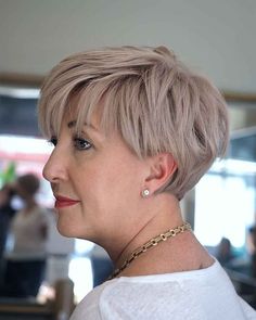 Bob Pixie Cut, Platinum Pixie, Shot Hair, Curly Pixie Hairstyles, Pixie Bob Hairstyles, Bangs Hairstyle, Textured Pixie Cut, Beige Hair, Pixie Cut With Bangs