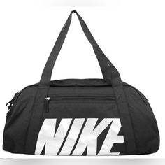 Nike Gym Club Sports Bag (24 Litres). No Matter What Your Fitness Goal, This Sports Bag Is Your Companion. The Simple, Elegant Nike Gym Club Women's Sports Bag Offers Space For All Your Essentials Without Unnecessarily Weighing It Down. The Main Compartment With Double Zipper Can Hold Shoes, Clothes And Other Items. The Zip Pocket On The Front Is Suitable For Organising Small Items. Whether With The Detachable And Adjustable Shoulder Strap Or Handles, This Bag Is A No-Fuss Essential. More Detail Rectangular Black Bag For Sports Events, Black Casual Bag For Sports Events, Casual Black Bag For Sports Events, Sporty Everyday Shoulder Bag With Logo, Practical Black Bag For Sports Events, Sporty Rectangular Bag With Logo, Sporty School Bags With Logo, Sporty White Bag With Logo, Black Sporty Gym Bag For Sports Events