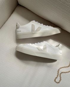 Classy Sneakers, Zapatillas Veja, Elegant Sneakers, Veja Esplar, Sneaker Outfits Women, Veja Shoes, Trendy Shoes Sneakers, Veja Sneakers, Hype Shoes