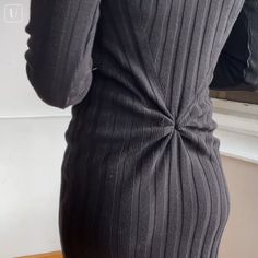 Fitted Dress Hack, How To Make Belt Loops For Dress, Hair Tie Up Styles, Belting Oversized Dress, Ways To Tighten A Shirt, Tighten A Dress Hack, How To Take In Tops That Are Too Big, Make Dress Tighter Hack