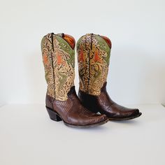 Colorful leather Frye "Lily" lizard skin cowboy boots with green and orange birds and abstract design. Made in Mexico. Western coastal cowgirl aesthetic. Women's size 8. Check out other listings in our shop for more vintage clothing, housewares, and more: Uprightvintagemi.etsy.com *Please read the item description and title, view all photos and video, and reach out with any questions before purchasing! Our little shop cannot accommodate returns.* **Follow us on instagram @uprightvintagemi for sn Coastal Cowgirl Aesthetic, Orange Birds, Boot Scootin Boogie, Western Coastal, Lizard Skin, Cowgirl Aesthetic, Cowboy Boots Women, Coastal Cowgirl, Cowboy Western