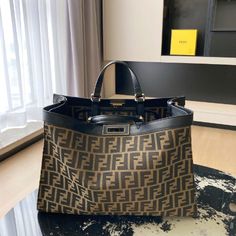 The increasingly popular old flower tote Eye-catching and fashionable recognition.

 Size: 41-16-30 Product Catalogue, Lv Purse, Fendi Peekaboo, Lv Shoes, Model Design, Lv Handbags, Lv Belt, Lv Wallet, Fendi Bags