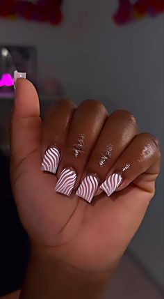 Short Acrylic Nails Designs Birthday, Feminine Nails, Drip Nails, Lines On Nails, Work Nails, Classy Acrylic Nails