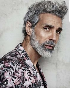 Older Men Haircuts, Caesar Haircut, Older Mens Hairstyles, Healthy Videos, Grey Curly Hair, Instagram Hairstyles, Short Beard, Humor Quotes, Top Hairstyles