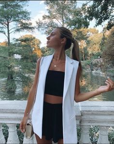 Mode Coachella, Fiesta Outfit, Outfit Primavera, White Vest, Wardrobe Tips, Outfits Chic, Nice Style, Blazer Outfits, Chic Fashion