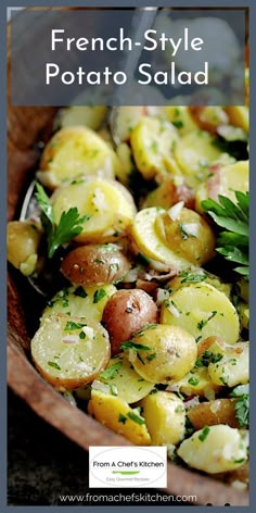 French-Style Potato Salad in wood bowl garnished with fresh parsley. Legume Dishes, French Potato Salad, Herb Vinaigrette, Picnic Potluck, French Potatoes, Potluck Ideas, Easy Potato Salad, Creamy Potato Salad, Food Salad