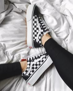 @ miaadasilva Vans Verdes, Vans Slip On Outfit, Old Skool Platform, 30 Outfits