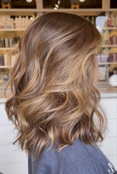 See These Gorgeous Braided Hairstyles #hairstyles #haircuts #haircolor #hairstylesformediumlengthhair #hairstyleswithbangs Butterscotch Blonde Highlights, Honey Brown Short Hair, Honey Blonde Hair Short, Partial Highlights For Dirty Blonde Hair, Short Honey Blonde Hair, Light Brunette Hair, Haircut 2024, Autumn Hair