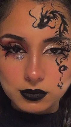 Dragon Eye Makeup Halloween, Dragon Costume Women Makeup, Pretty Face Paint Ideas, Halloween Dragon Makeup, Graphic Eyeliner Halloween, Dragon Inspired Makeup, Asian Halloween Makeup, Dragon Makeup Kids, Dragon Face Makeup