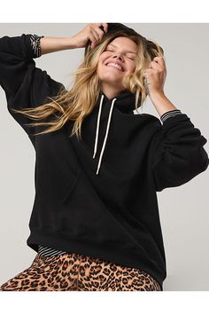 THE LOOK: Holds its shape. Elevated basic. Thumbholes./THE FEEL: Brushed. Soooo soft on the inside. Weightless./THE MOVES: On the go./Accessibility deets: Hooded with drawcord & over-the-head access for easier on/off! Aerie Waffle Hoodie, Aerie Goft Card, Aerie Clothing, Offline By Aerie, Oversized Hoodie, Cool Stuff, Oversize Hoodie, The Cool, Fleece Hoodie