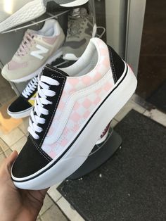 Vans Shoes Fashion, Custom Shoes Diy, Adidas Shoes Outlet, Basket Style, Vans Era, Cool Vans