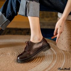 Olivia Mark - Brock Zapatos Oxford Clásicos con Punta Redonda, Cierre de Cordones, Tacón Grueso y Plataforma, Perfectos para la Universidad con una Suela Cómoda Brogue Shoes Women, Fashion Genres, Oxford Platform Shoes, Oxford Shoes Style, Brogues Style, Women Brogues, Comfortable Shoes For Women, Mary Janes Shoes, Block Heel Loafers