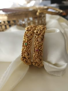 White gold bangles are a chic and modern alternative to traditional yellow gold. Their silvery sheen complements various outfits and styles, making them a versatile choice for both casual and formal wear. Indian Bangles Gold Design, Bangles And Bracelets, Gold Earrings Models