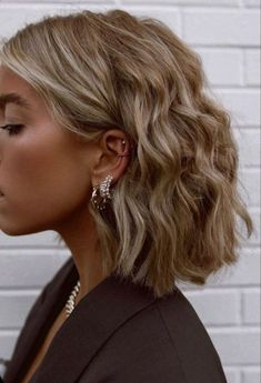 Best Bob Haircuts, Pool Hairstyle Ideas, Blonde Hair Inspiration, Pool Hairstyles, Beach Hairstyles, Penteado Cabelo Curto, Short Blonde Hair, Bob Haircuts, Beach Hair