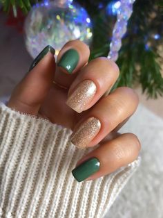 Dip Nail Ideas Winter, Holiday Dip Nails, Nail Design Glitter, Christmas Gel, Milky Nails, Girl Time, Dip Nails, Christmas Nails Easy, Nagel Tips