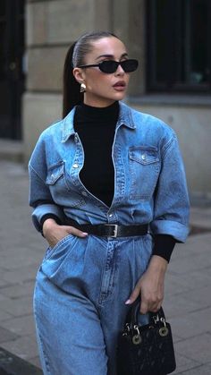 Denim Jumpsuit Outfit, Dresses Straight, Look Working Girl, Jumpsuit Denim, Denim Outfits, Winter Fashion Outfits Casual, Denim Chic, Jumpsuit Outfit, Double Denim