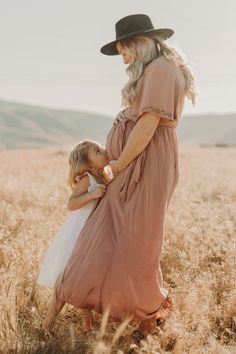 Summer Maternity Photos, Winter Maternity Photos, Fall Maternity Photos, Family Maternity Pictures