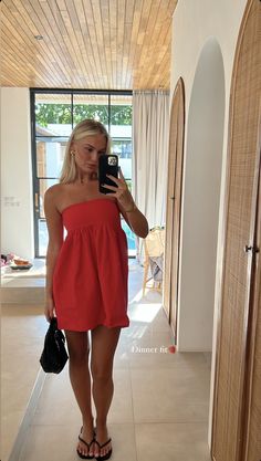 Christmas In Summer Outfit, Christmas Outfits Hot Weather, Carribean Outfits For Women, La Casual Outfits, Italy Outfit Inspo Summer, Cape Cod Summer Outfits, Summer Fits Women, Vacation Dress Outfits, Summer Dresses 2024