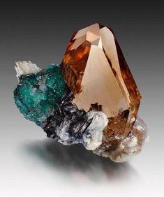 Topaz - Pakistan Gilgit Baltistan, Pretty Rocks, Beautiful Rocks, Fluorite Crystal, Mineral Stone, Minerals And Gemstones, Rocks And Gems, Precious Gems, Gems And Minerals