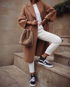 Camel Coat Outfit, Pijamas Women, فستان سهرة, Camel Coat, Winter Trends, Coat Outfits, Model Fashion, Looks Chic, Fashion Tips For Women