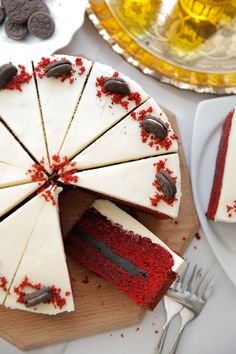 Red velvet oreo cake | Kookmutsjes Red Velvet Oreo Cake, Red Velvet Oreo, Chocolate Cake Designs, Good Pie, Holiday Recipes Christmas, Oreo Cake, Cupcake Cake, Red Velvet Cake