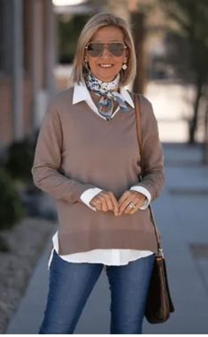 Style A White Shirt, Classic Fashion Looks, Stylish Outfits For Women Over 50, Stylish Winter Outfits, Over 60 Fashion, Older Women Fashion, 60 Fashion, Just Style, Trendy Fall Outfits