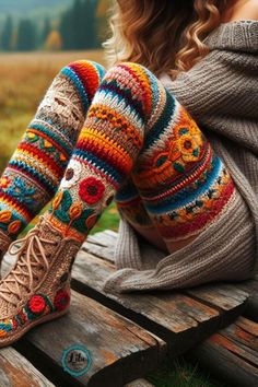 Crochet Leggings Crochet Leggings, Knitted Leggings, Knitting & Crochet Tools, Crochet Socks Pattern, Crochet Leg Warmers, Crochet Pants, Creative Clothes, Mode Crochet, Crochet Tools