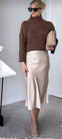 Pencil Skirt Outfits, Mid Skirt, Pretty Skirts, Millenial Fashion, Scarf Women Fashion, Cold Weather Fashion