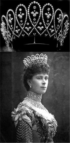 Princess Mary of Wales (later Queen Mary), 1902, wearing the Boucheron Loop tiara. Different Pictures, Tiaras Jewellery, Princess Stephanie, Historical Jewellery, Family Jewels