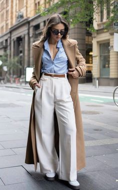 Outfit Elegantes, Skandinavian Fashion, Chique Outfits, Classy Work Outfits, Camel Coat, Dinner Outfits