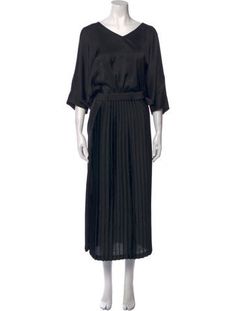 Rachel Comey SkirtBlackPleated AccentsZip ClosureFit:Skirts by Rachel Comey typically fit true to size. Nike Sale, Midi Length Skirts, Messenger Bag Backpack, Waist Bags, Rachel Comey, Work Bags, Backpack Travel Bag, Hat Shop, Balenciaga City Bag