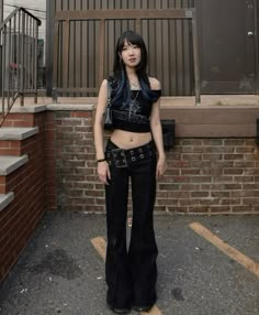 Brat Concert Outfit Ideas, Dark Grunge Outfits Gothic, Soad Concert, Indie Sleaze Club Outfits, Grunge Club Outfits, Rockstar Girl Outfit, Edgy Goth Outfits, Amy Lee Outfits, Rockstar Outfit Ideas