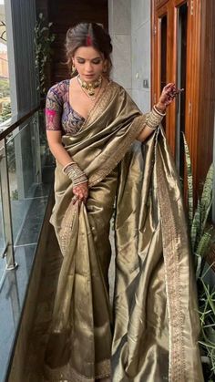 Blouse Materials Fabrics, Kerala Saree Styling, Saree Outfit For Wedding, New Bride Look Indian, Bride Look Indian, Banarsi Saree Look, Simple Saree Look, Dress For Haldi Function, Haldi Outfits For Bride