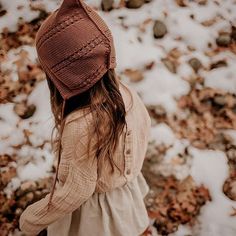 From collecting pinecones to romping around in the snow, I am just smitten with accessorizing with our magical Gnome Hat! Abi and I were mindful about designing it in such a way to keep little ears protected from chilly air (not just the tops of their heads), and to find the perfect thickness to be comfortable and cozy for both chilly temps and crispy cool days, whether it be Autumn, Winter, or Spring. Knits Outfits, Knit Gnome, Gender Neutral Fashion, Kids Winter Outfits, Knitted Hats Kids, Gnome Hat, Vintage Inspired Outfits, Organic Clothing, Ethical Clothing