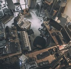 a room filled with musical instruments and keyboards