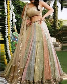 Lehenga Bollywood, Pakistani Lehenga, Lehenga Indian, Indian Bridesmaid Dresses, Indian Bridesmaids, Bridesmaid Lehenga, Designer Skirt, Bollywood Lehenga, Green Lehenga