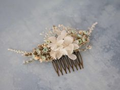 A whimsical flower comb in beautiful tones of mint blue, off white. It is a special touch to your bohemian look. The hair comb is more beautiful than the pictures. Is perfect for garden wedding. We offer customized accessories, matching the floral comb. Thank you for visiting our store! Dried Flower Hair Comb, Flower Hair Comb Wedding, Customized Accessories, Accessories Matching, Flowers Meadow, Whimsical Flower, Floral Comb, Flower Comb, Natural Flowers