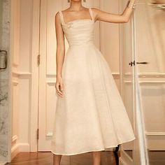 Find ideas๏ฟฝand inspiration for Women's Fashion Elegant Party French Drape Sleeveless Long Swing Slip Dress, Women's Dresses Ivory Cocktail Dress, White Dress Party, Sleeveless Bodycon Dress, White Midi Dress, Spaghetti Strap Dresses, Types Of Skirts, Mesh Dress, Look Chic, Comfortable Outfits