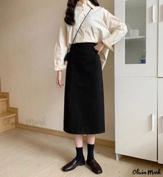 Olivia Mark - Classic Black Midi Pencil Skirt - Elegant and Figure-Flattering! Black Midi Pencil Skirt, Organza Midi Skirt, Black Straight Skirt, Fashion Umbrella, Knee Length Skirts, Tulle Midi Skirt, Midi Pencil Skirt, Knee Length Skirt Pencil, Wool Pencil Skirt