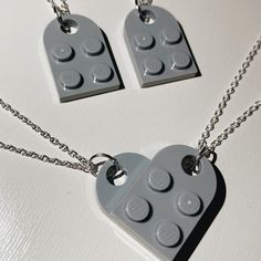 Gray Lego Heart Necklace Set Includes 2 Separate Necklaces That Connect To Form A Heart :) Super Cute For Couples Or Best Friends! Each Chain Is 18 Inches And Silver Plated, With Lobster Clasps (Available To Ship Within 1-5 Business Days Of Purchase) #Lego #Heart #Necklace #Legohearts #Gift Matching Things With Girlfriend, 3 Best Friend Necklaces, Matching Couple Earrings, Necklaces For Boyfriends, Couples Necklace Matching, Matching Couple Gifts Ideas, Matching Gifts For Couples, Matching Necklaces For Best Friends, Cute Couple Stuff