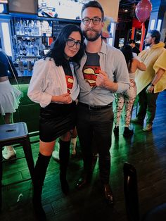 Guy and girl posing in halloween costume dressed up as superman clark kent and lois lane Super Man And Lois Lane Costume, Superman Couple Costume, Lois Lane Halloween Costume, Female Superman, Clark Kent And Lois Lane, Superman Costume